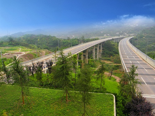 慈母山隧道連接路 ——蘭草溪大橋 工程